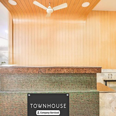 Super Townhouse Visakhapatnam Hotel Bagian luar foto