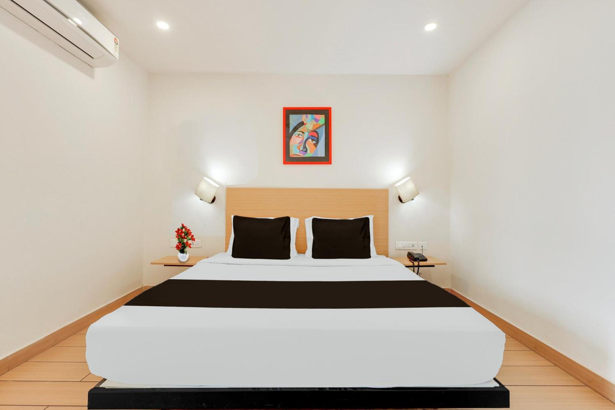 Super Townhouse Visakhapatnam Hotel Bagian luar foto