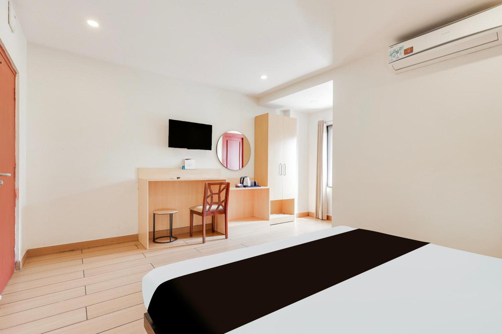 Super Townhouse Visakhapatnam Hotel Bagian luar foto