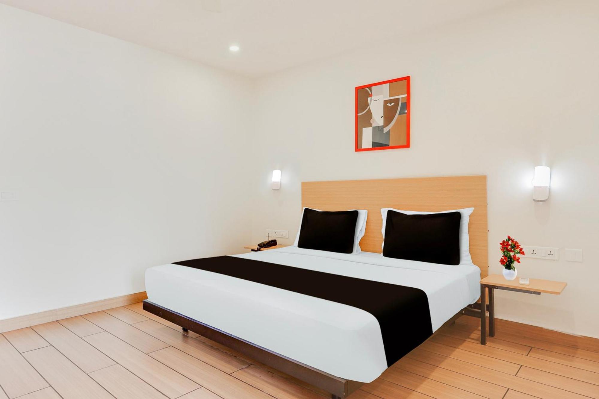 Super Townhouse Visakhapatnam Hotel Bagian luar foto