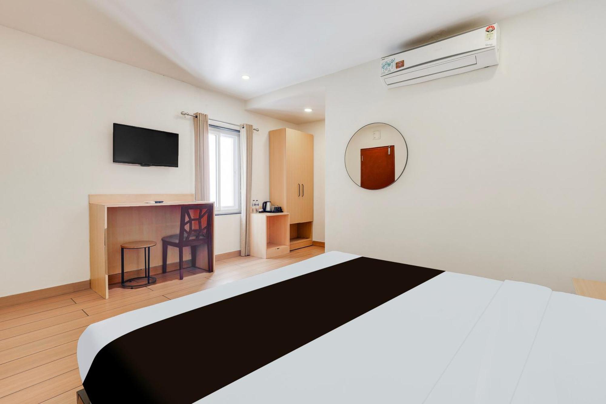 Super Townhouse Visakhapatnam Hotel Bagian luar foto