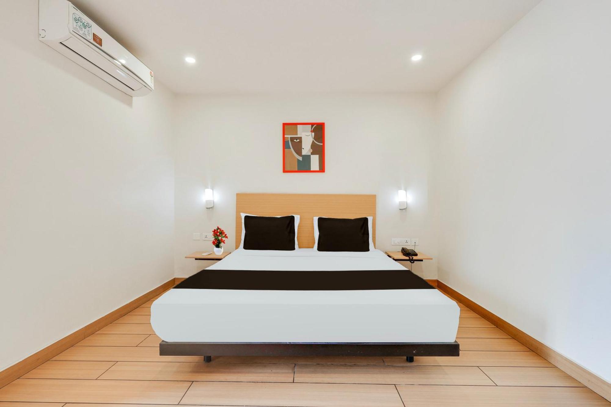 Super Townhouse Visakhapatnam Hotel Bagian luar foto