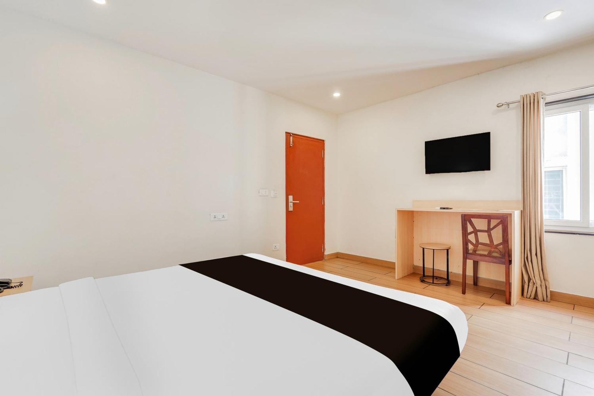 Super Townhouse Visakhapatnam Hotel Bagian luar foto