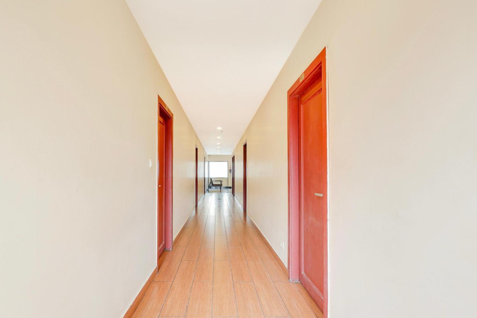 Super Townhouse Visakhapatnam Hotel Bagian luar foto