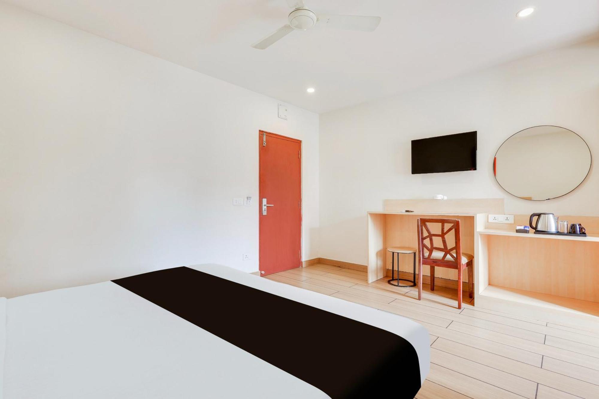 Super Townhouse Visakhapatnam Hotel Bagian luar foto