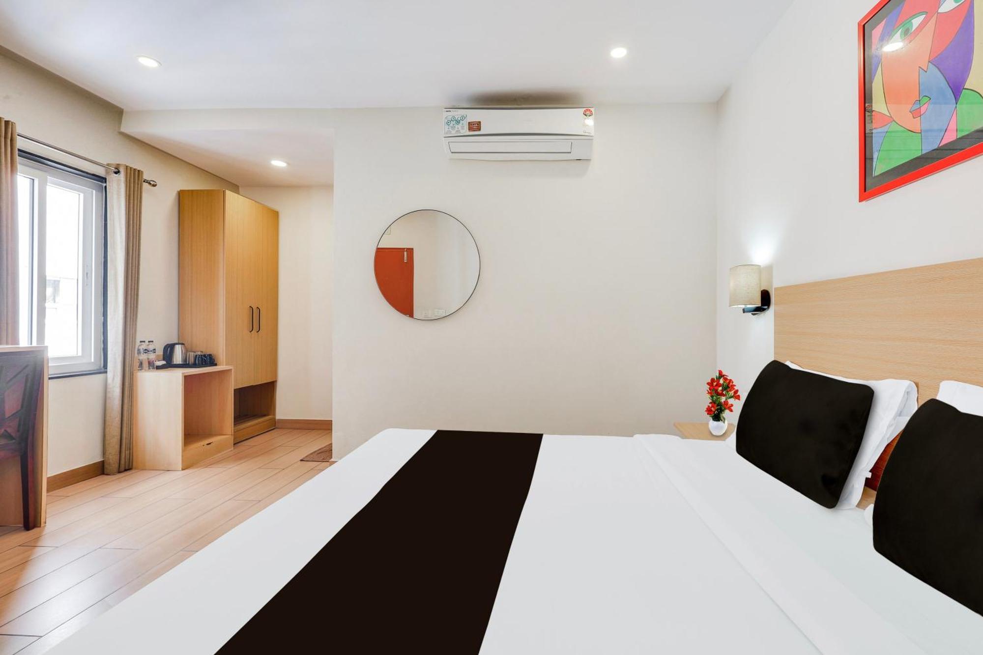 Super Townhouse Visakhapatnam Hotel Bagian luar foto