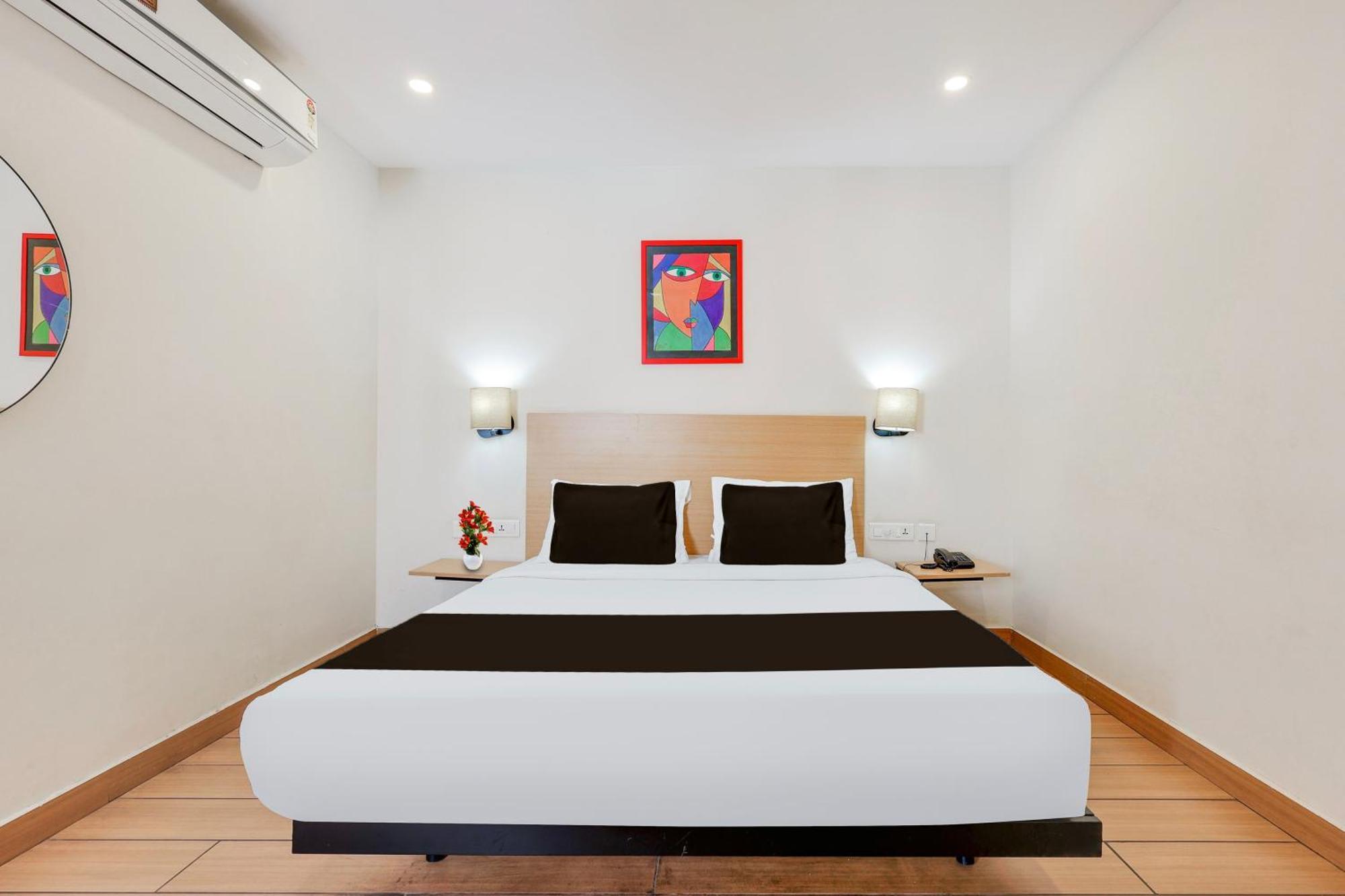 Super Townhouse Visakhapatnam Hotel Bagian luar foto