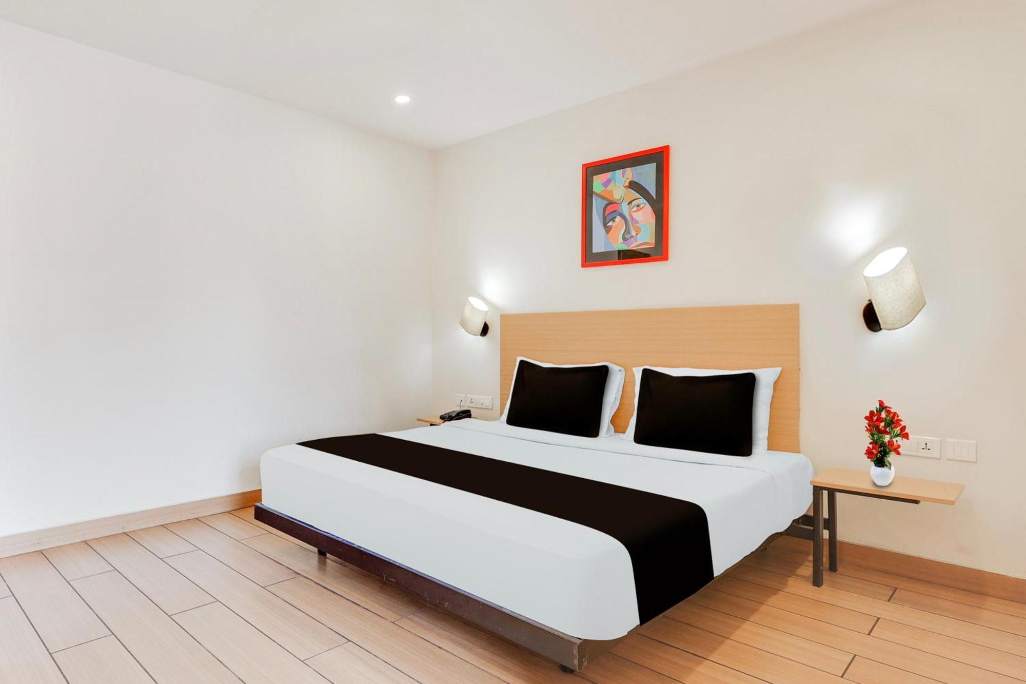Super Townhouse Visakhapatnam Hotel Bagian luar foto