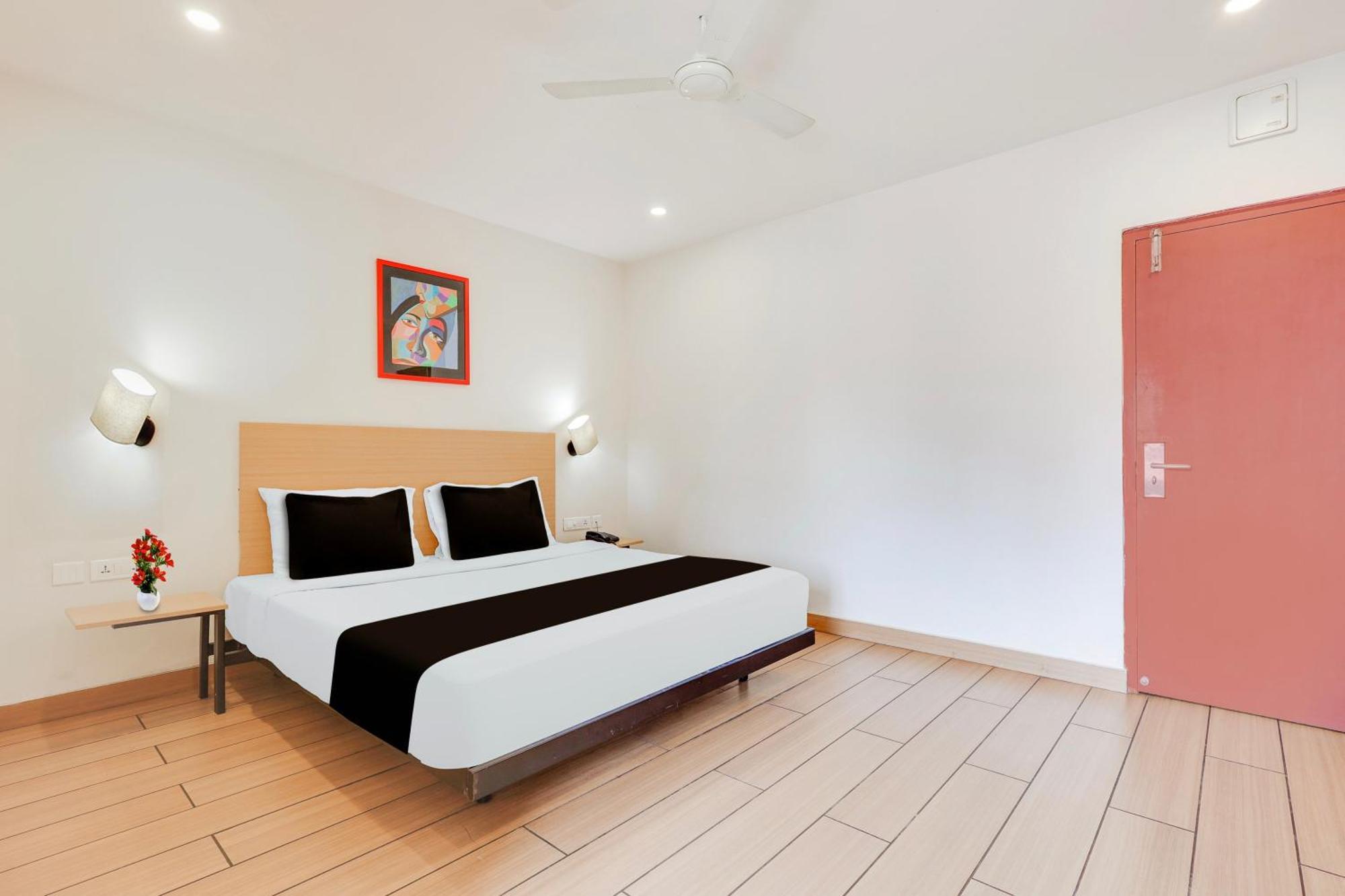 Super Townhouse Visakhapatnam Hotel Bagian luar foto