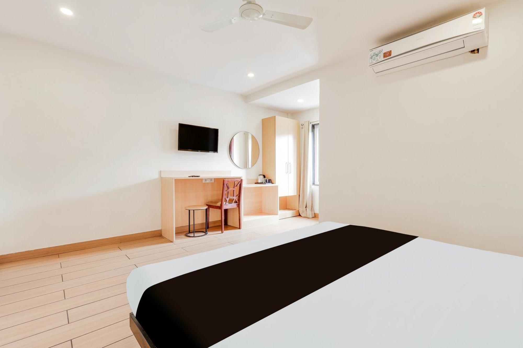 Super Townhouse Visakhapatnam Hotel Bagian luar foto