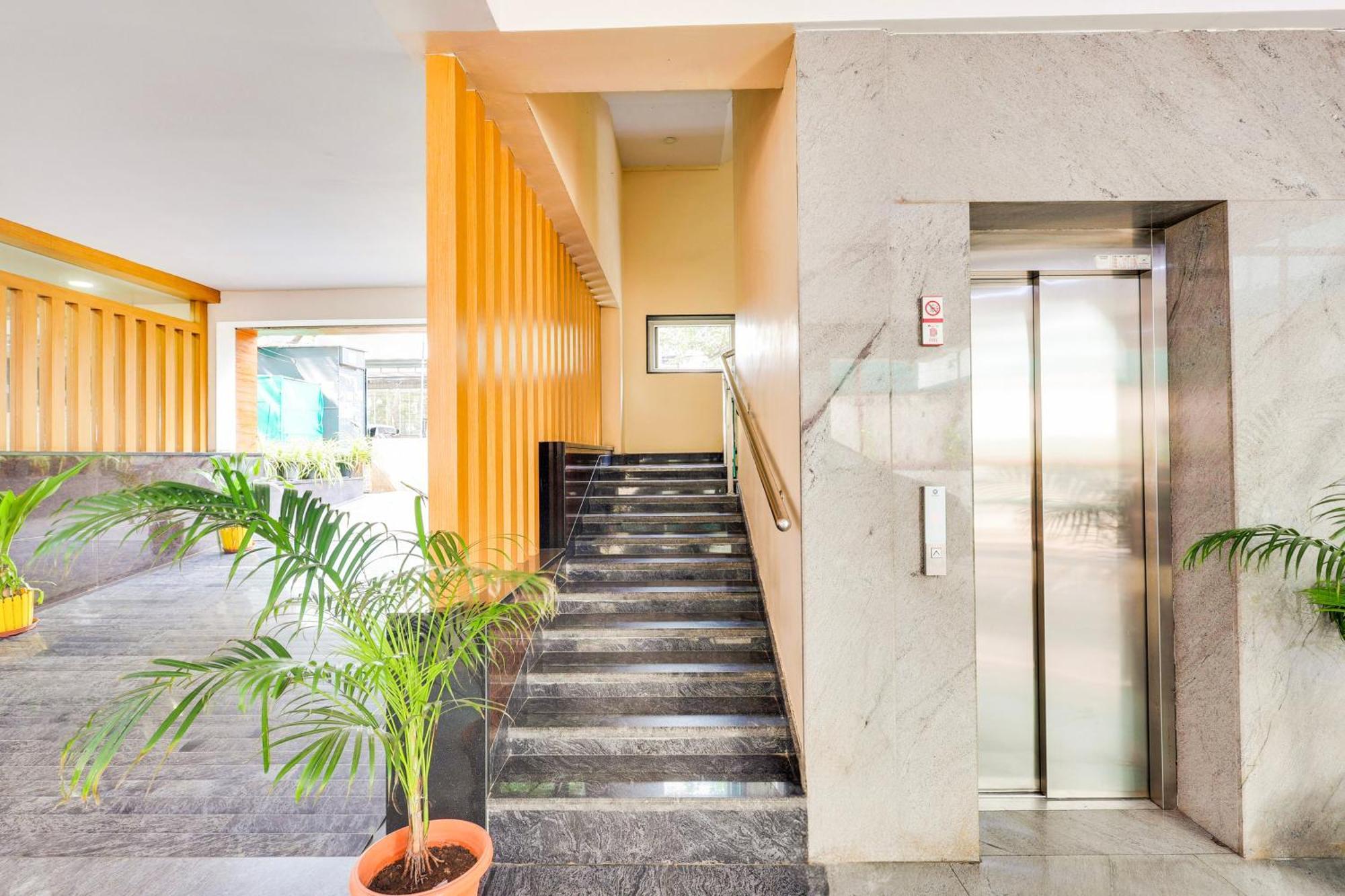 Super Townhouse Visakhapatnam Hotel Bagian luar foto
