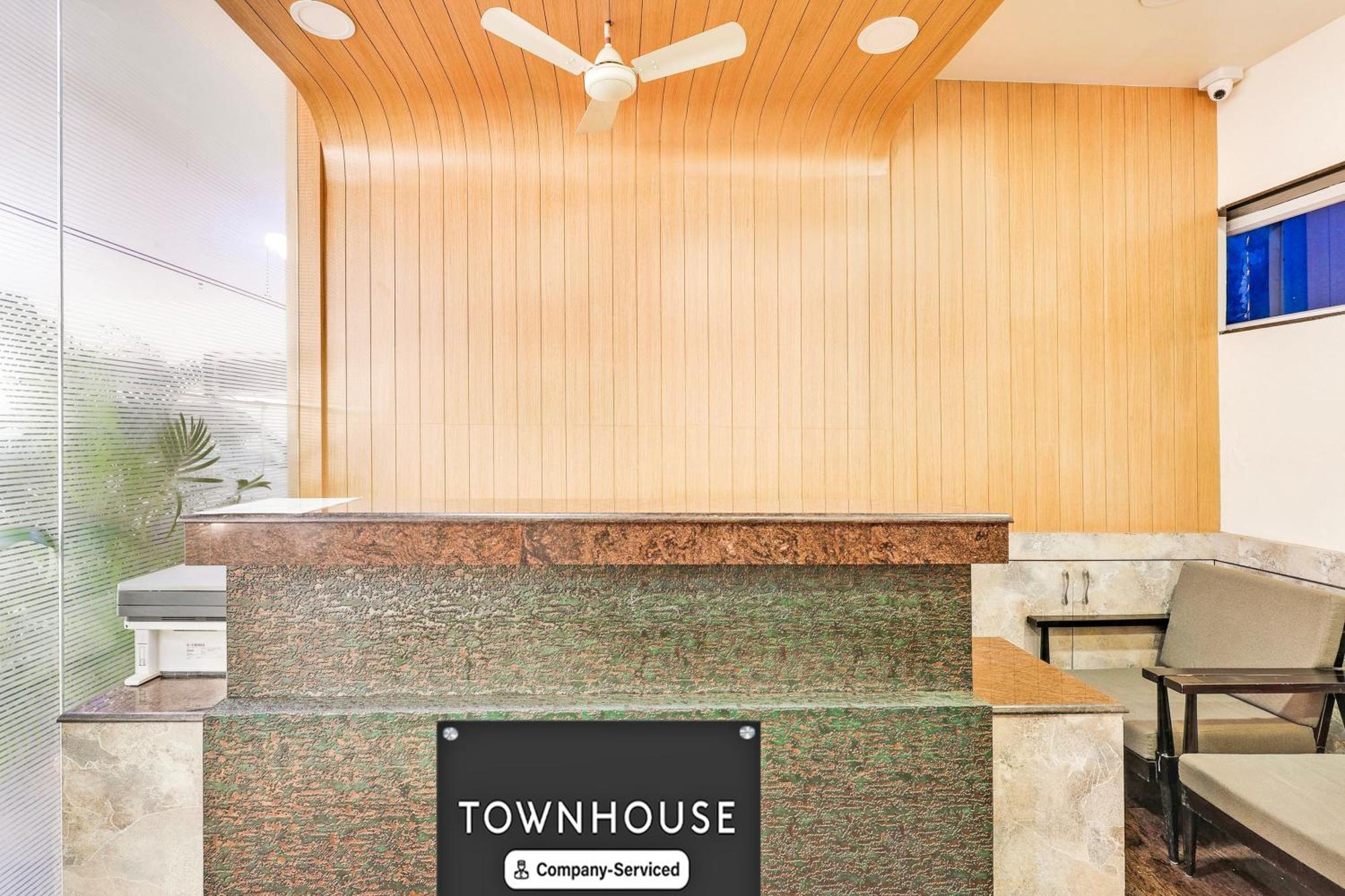 Super Townhouse Visakhapatnam Hotel Bagian luar foto