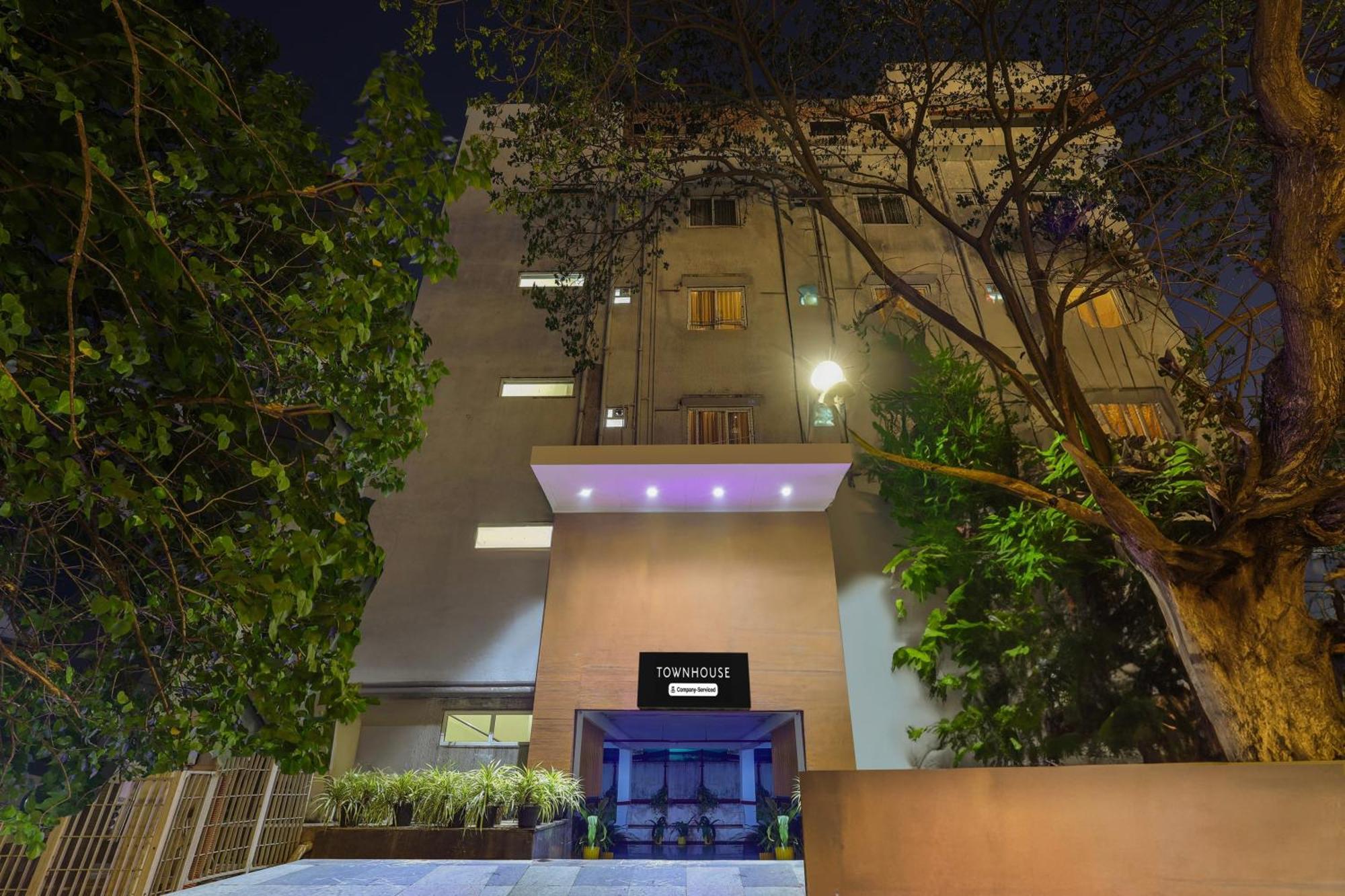 Super Townhouse Visakhapatnam Hotel Bagian luar foto