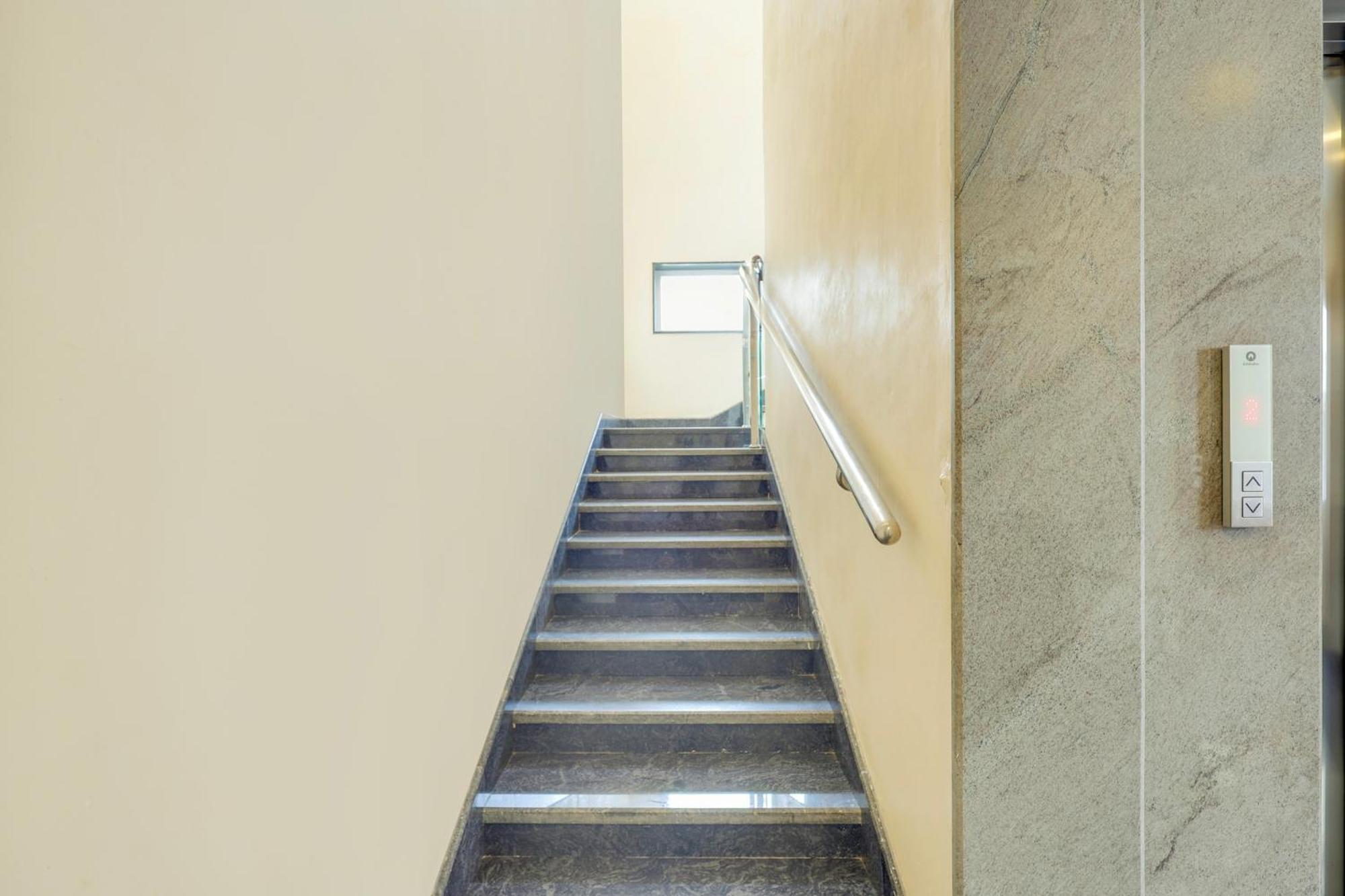 Super Townhouse Visakhapatnam Hotel Bagian luar foto