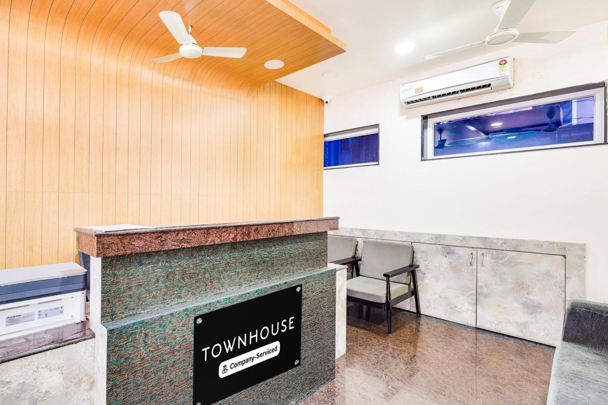 Super Townhouse Visakhapatnam Hotel Bagian luar foto